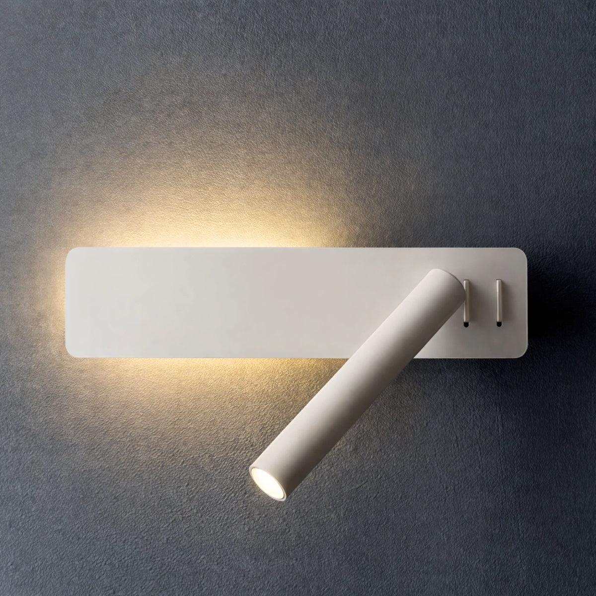 Applique da parete con braccio regolabile e fascio luminoso mirato integrato