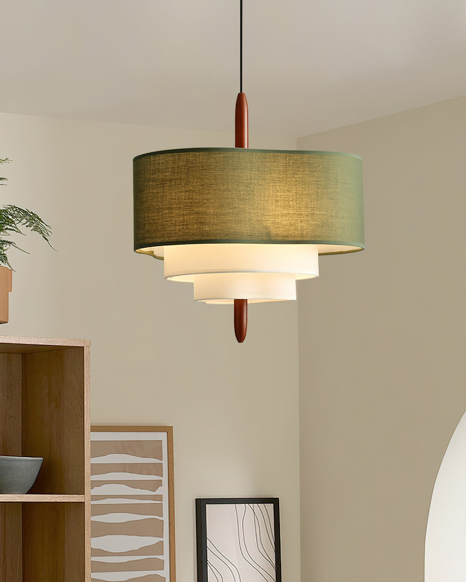 Lampada a sospensione a tamburo in tessuto verde con dettagli in legno, stile scandinavo
