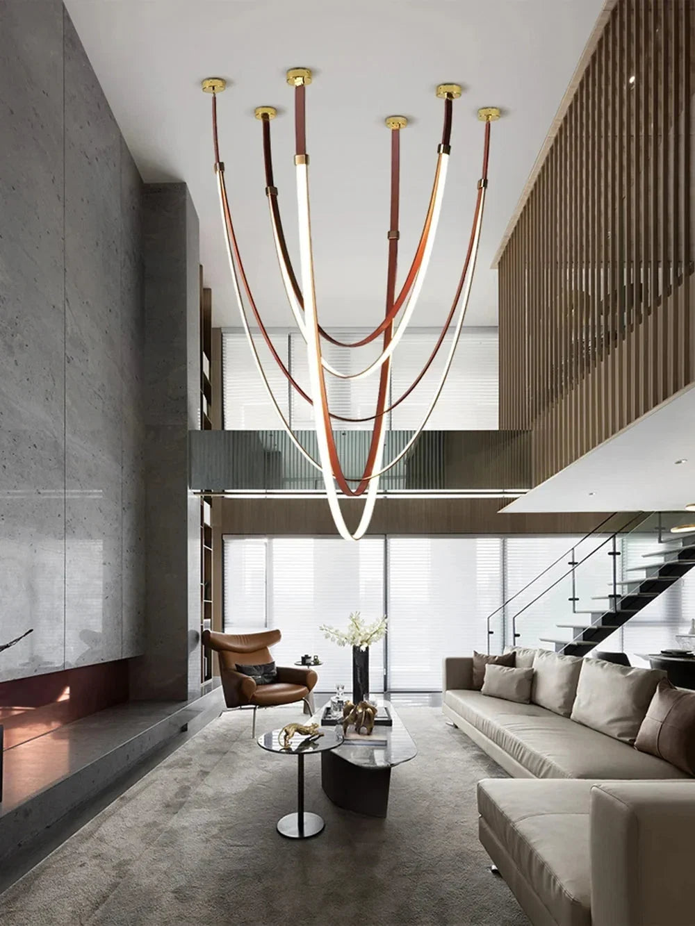 Lampada a sospensione Beza in pelle con LED dimmerabile, design moderno scultoreo