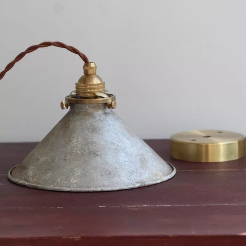 Lampada a sospensione conica vintage rustica con paralume in metallo anticato