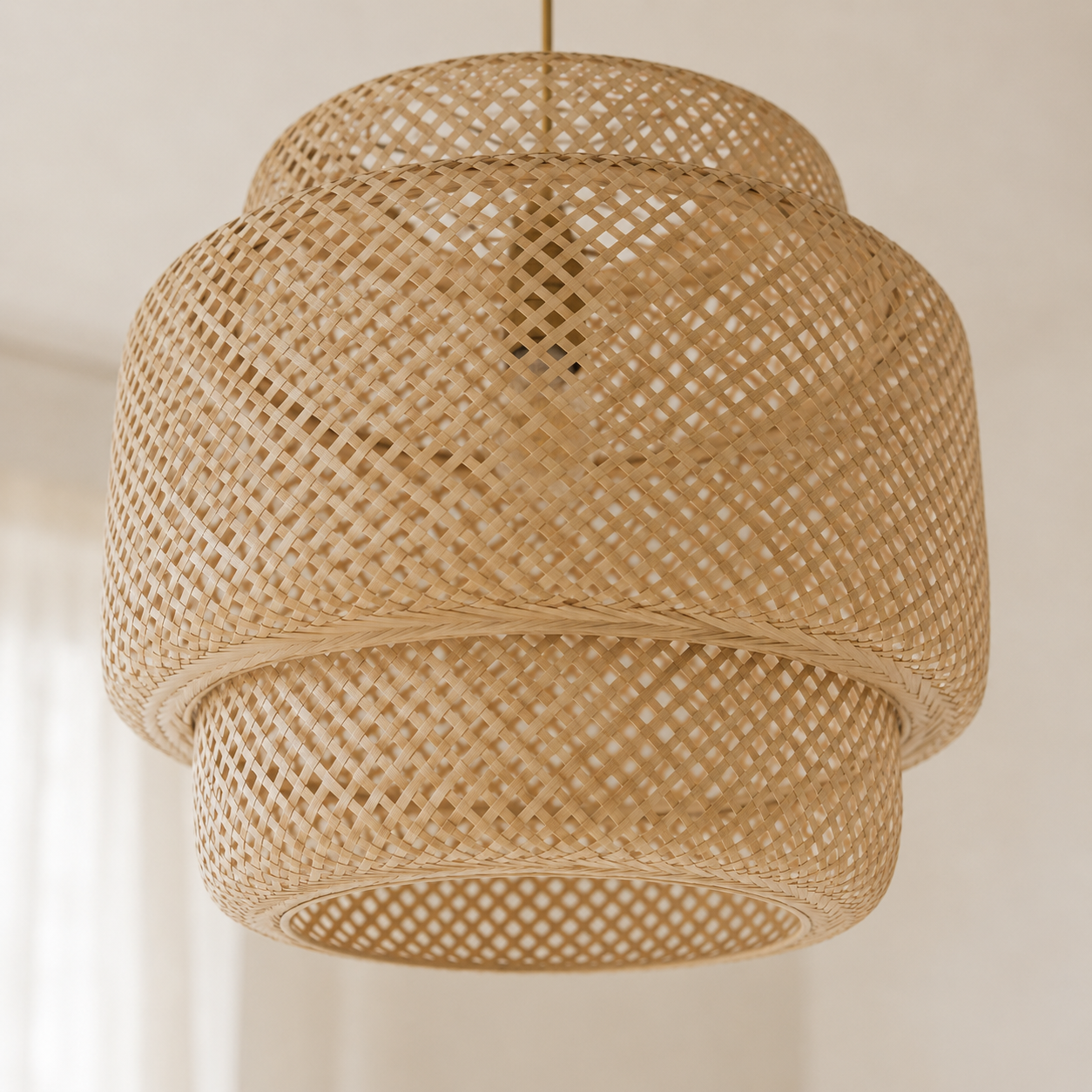 Lampada a sospensione in bambù intrecciato boho japandi con cavo beige