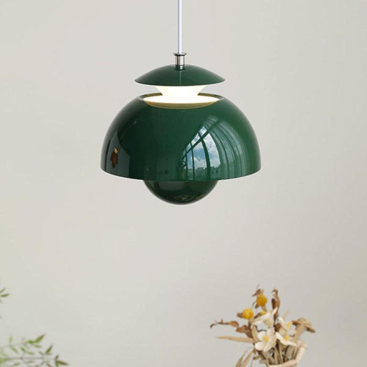 Lampada a sospensione in metallo con design ispirato al bocciolo