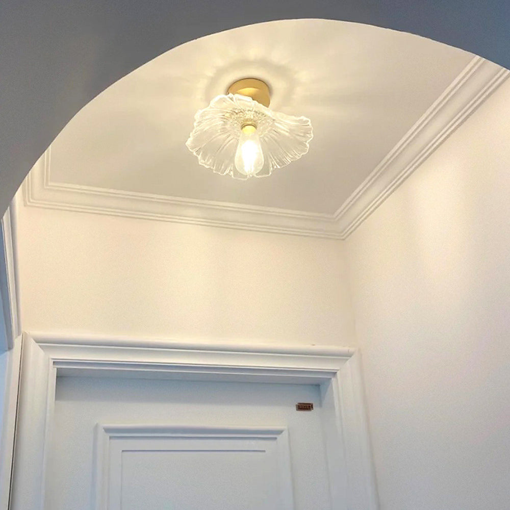 Lampada a sospensione in vetro a petali di fiore con paralume smerlato, ottone e vetro rosa vintage