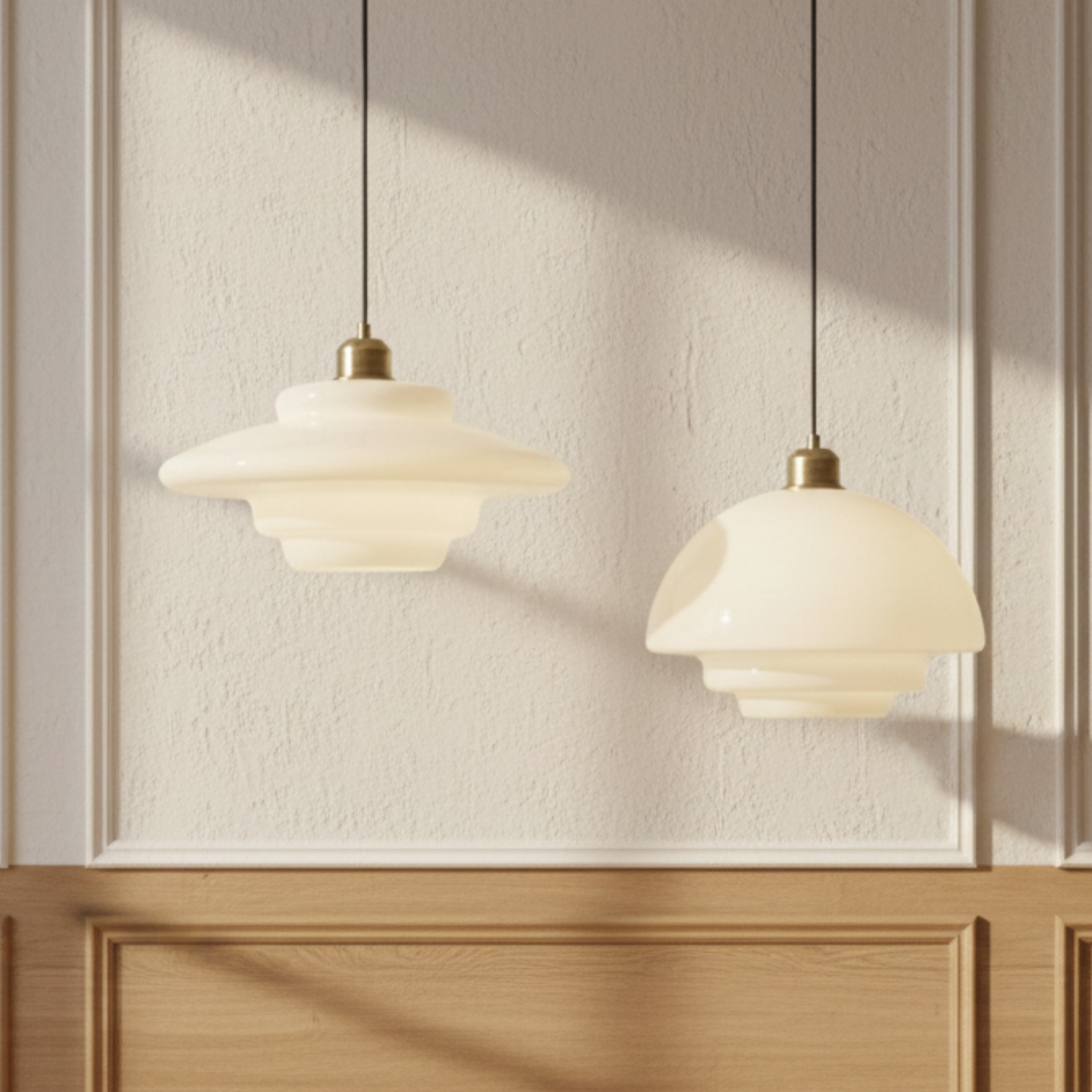 Lampada a sospensione mid century in vetro opalino bianco con dettaglio in ottone