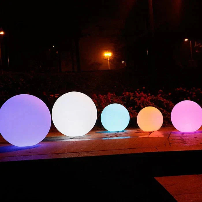Lampada da giardino LED ricaricabile a sfera in PE, moderna