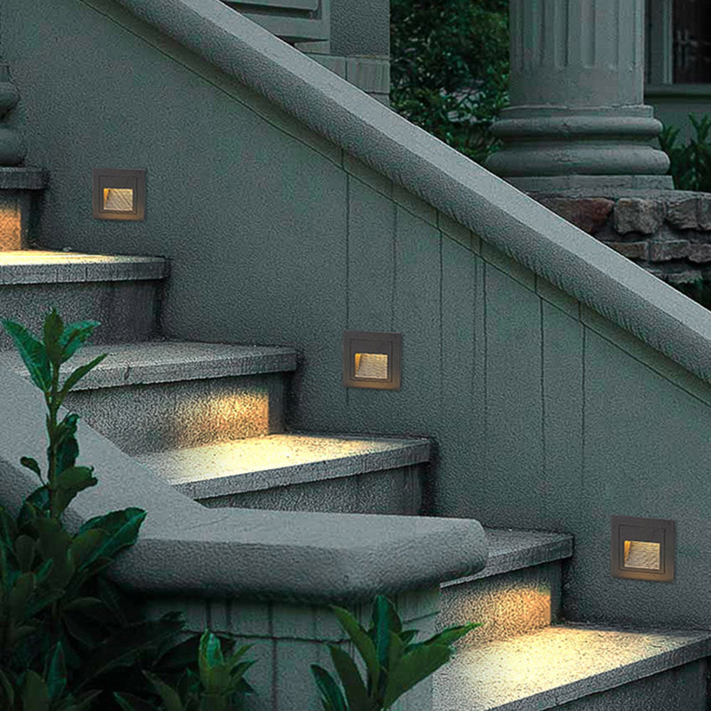 Lampada da giardino quadrata in metallo per gradini e pedane