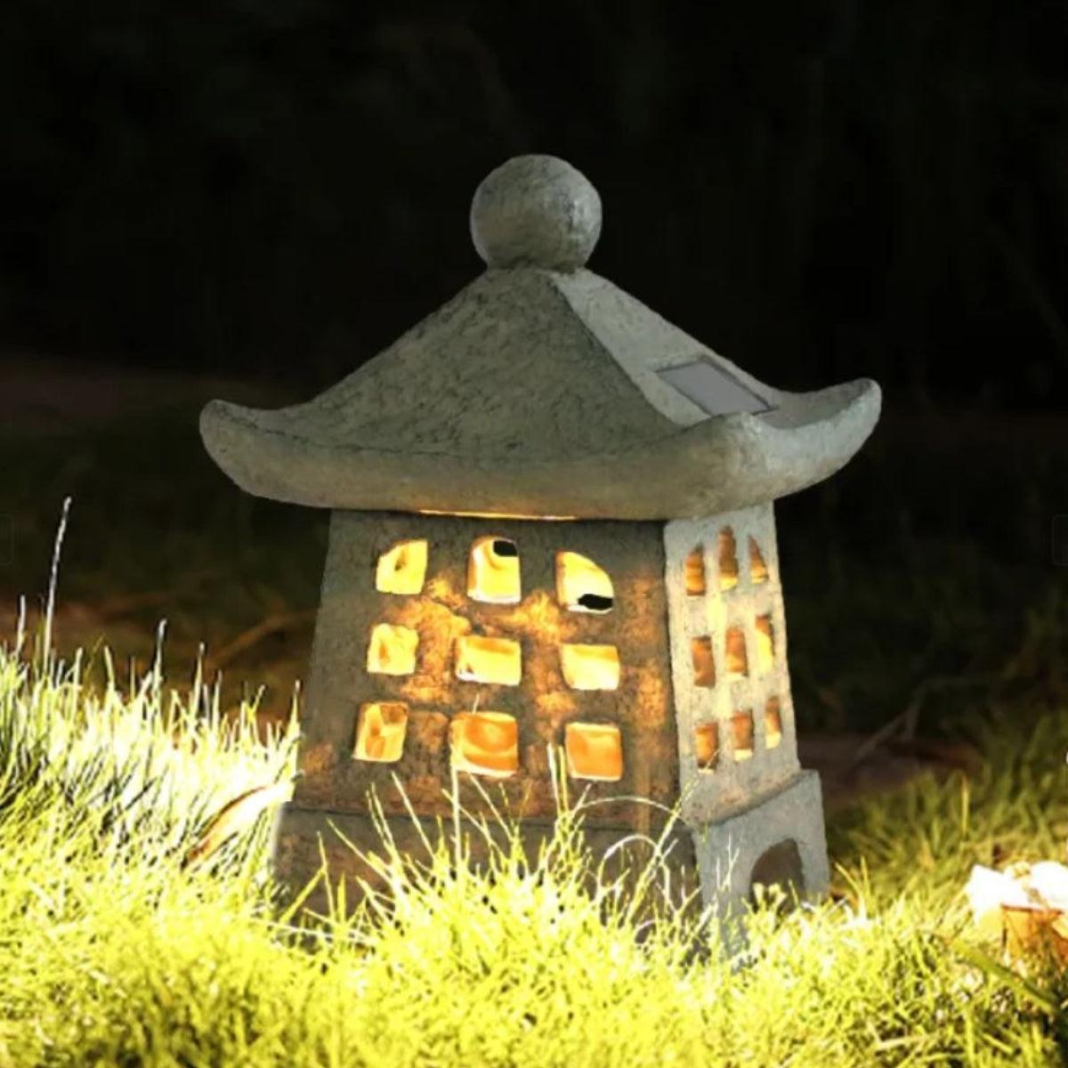 Lampada da giardino solare decorativa con design a pagoda