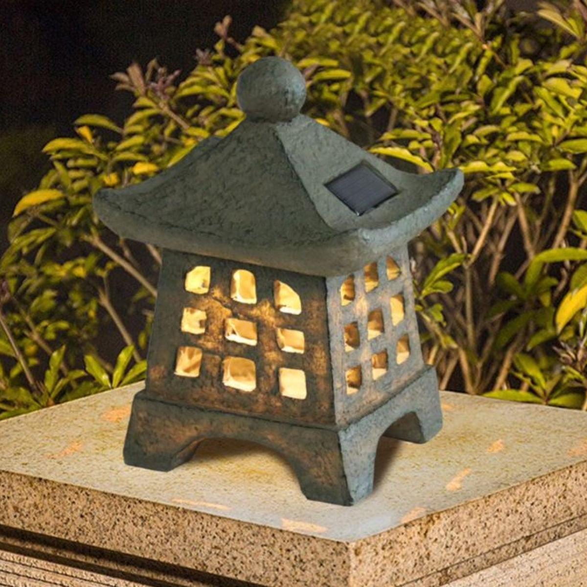 Lampada da giardino solare decorativa con design a pagoda