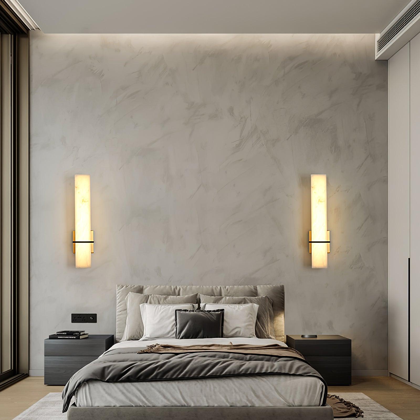 Lampada da parete in alabastro bianco e metallo, applique moderna cuboide