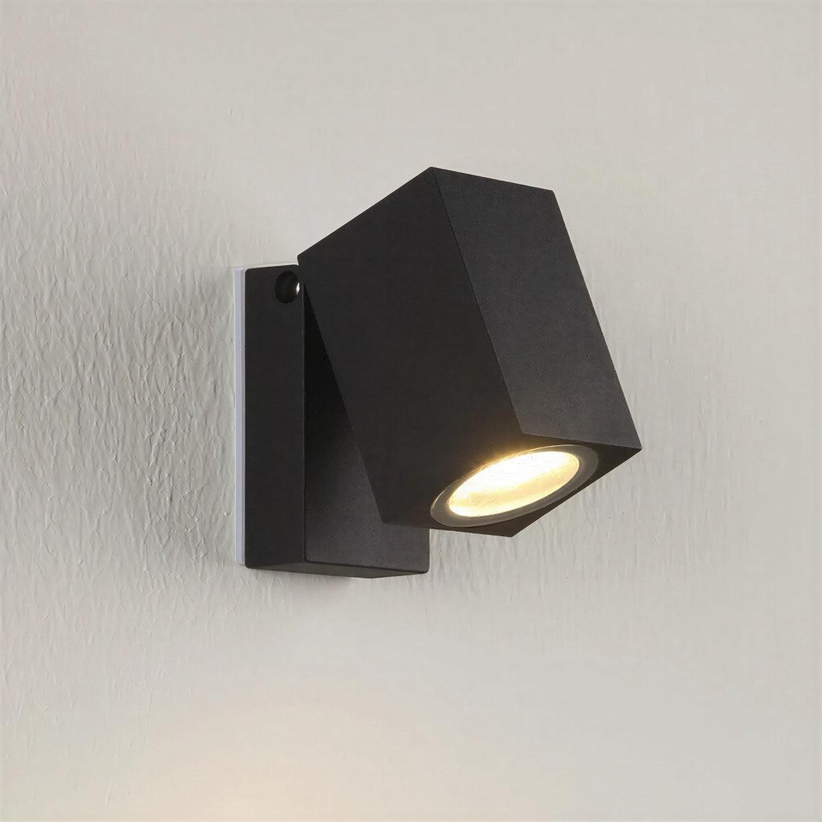Lampada da parete per esterni con faretto orientabile