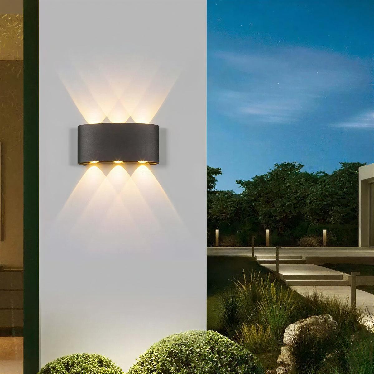 Lampada da parete per esterni moderna con design curvo a LED