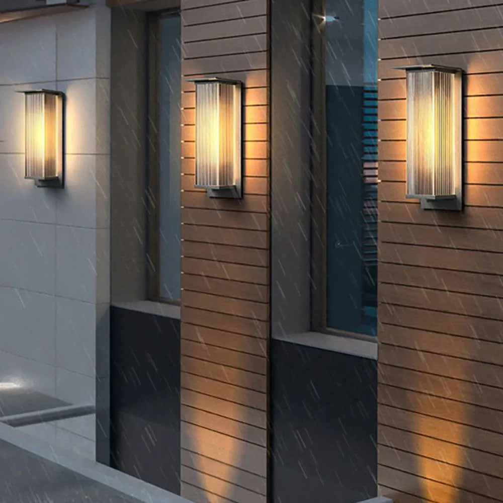 Lampada da parete per esterni rettangolare nera in acrilico rigato, moderna da giardino e portico