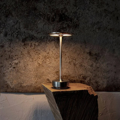 Lampada da tavolo LED senza fili ricaricabile in metallo oro con USB per comodino