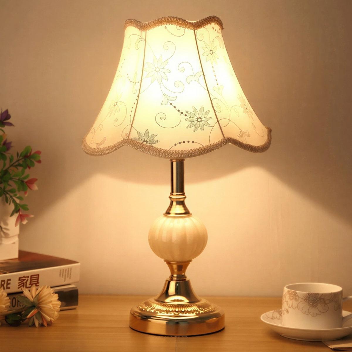 Lampada da tavolo vintage mid century dal design scandinavo