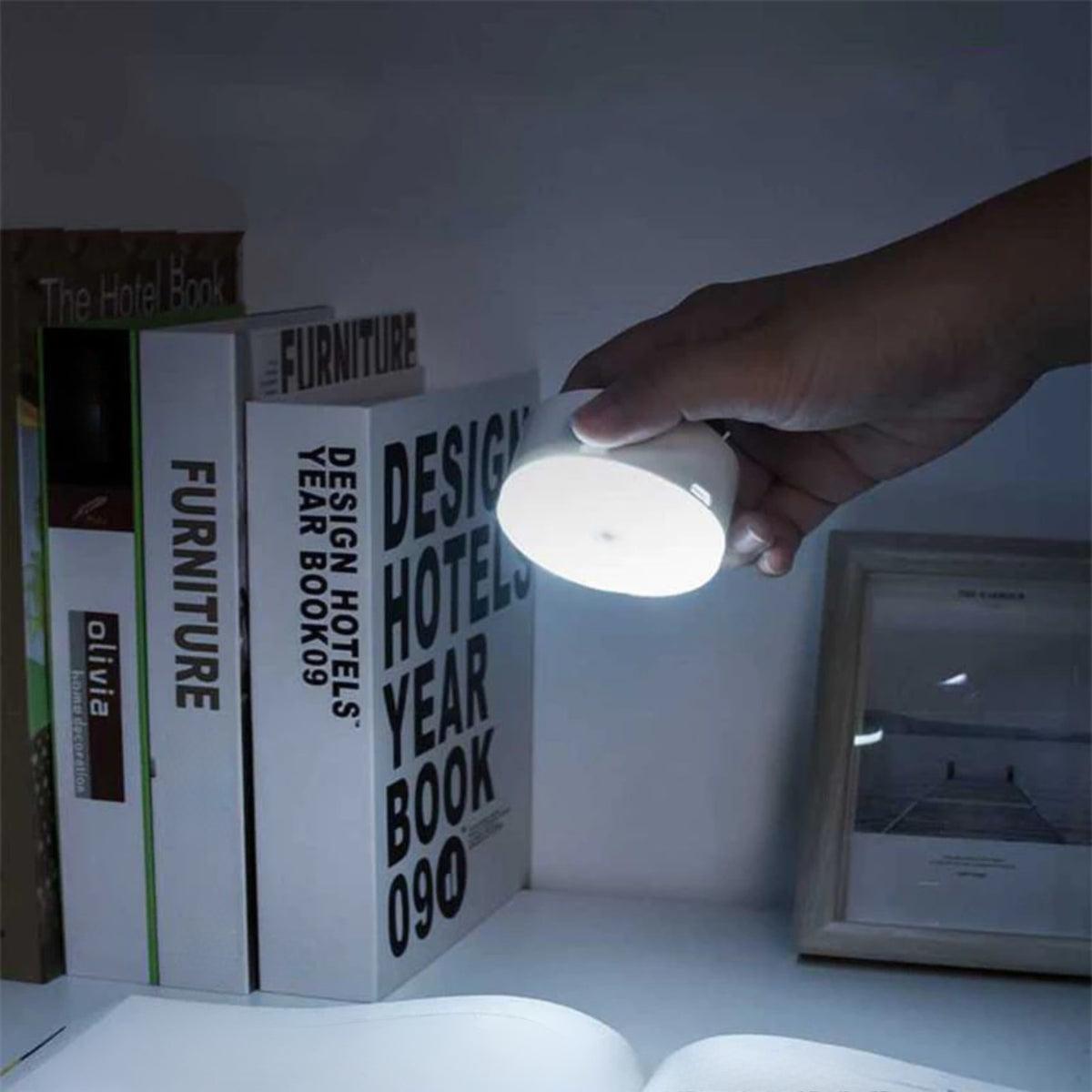 Lampada ricaricabile con sensore di movimento automatico per la casa