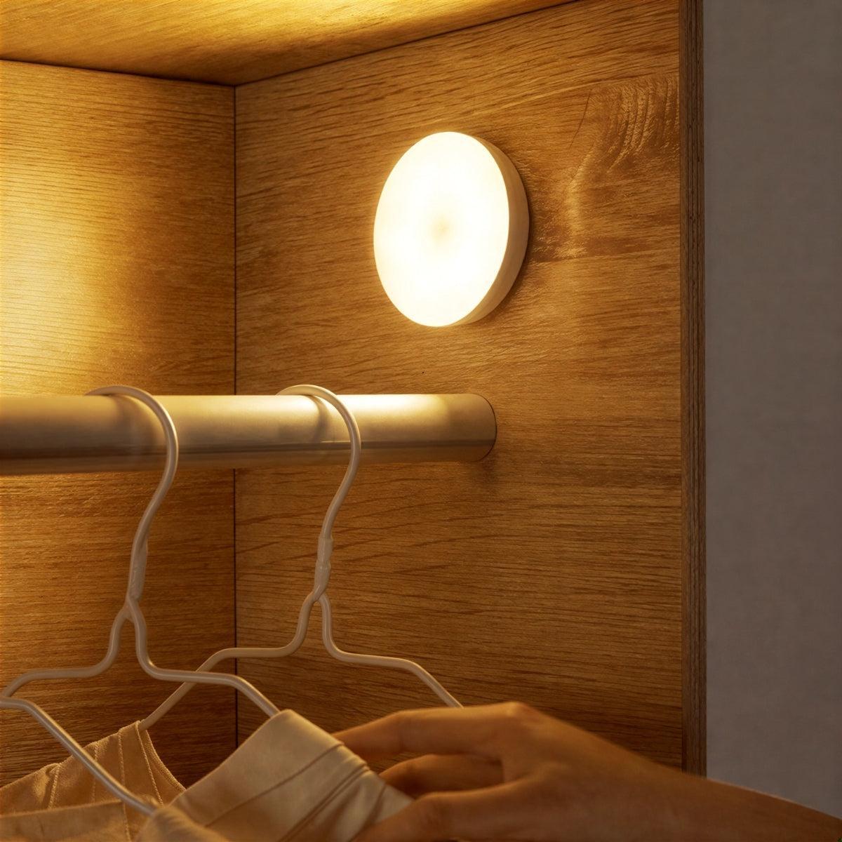 Lampada ricaricabile con sensore di movimento automatico per la casa