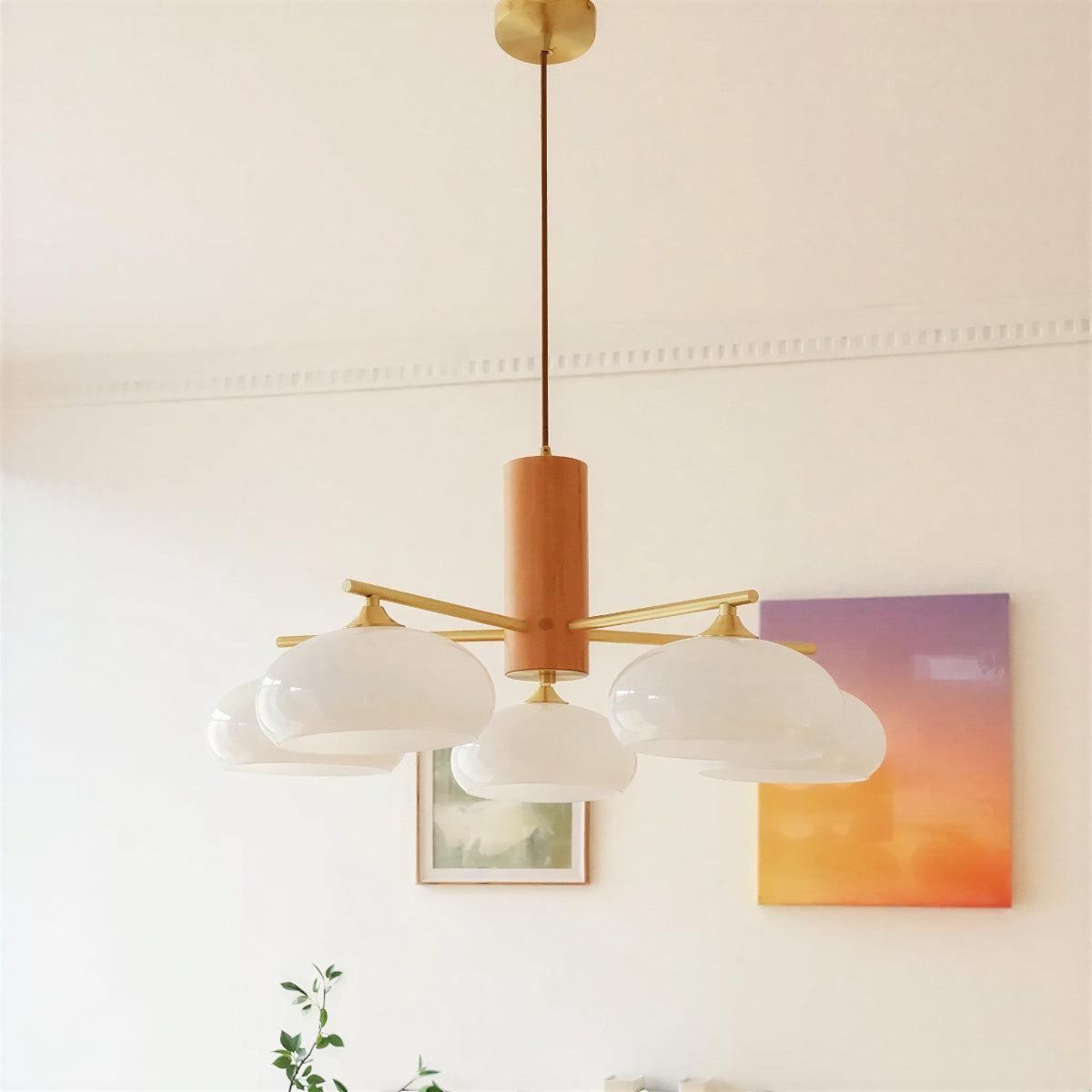 Lampadario mid century in ottone e vetro opalino per sala da pranzo