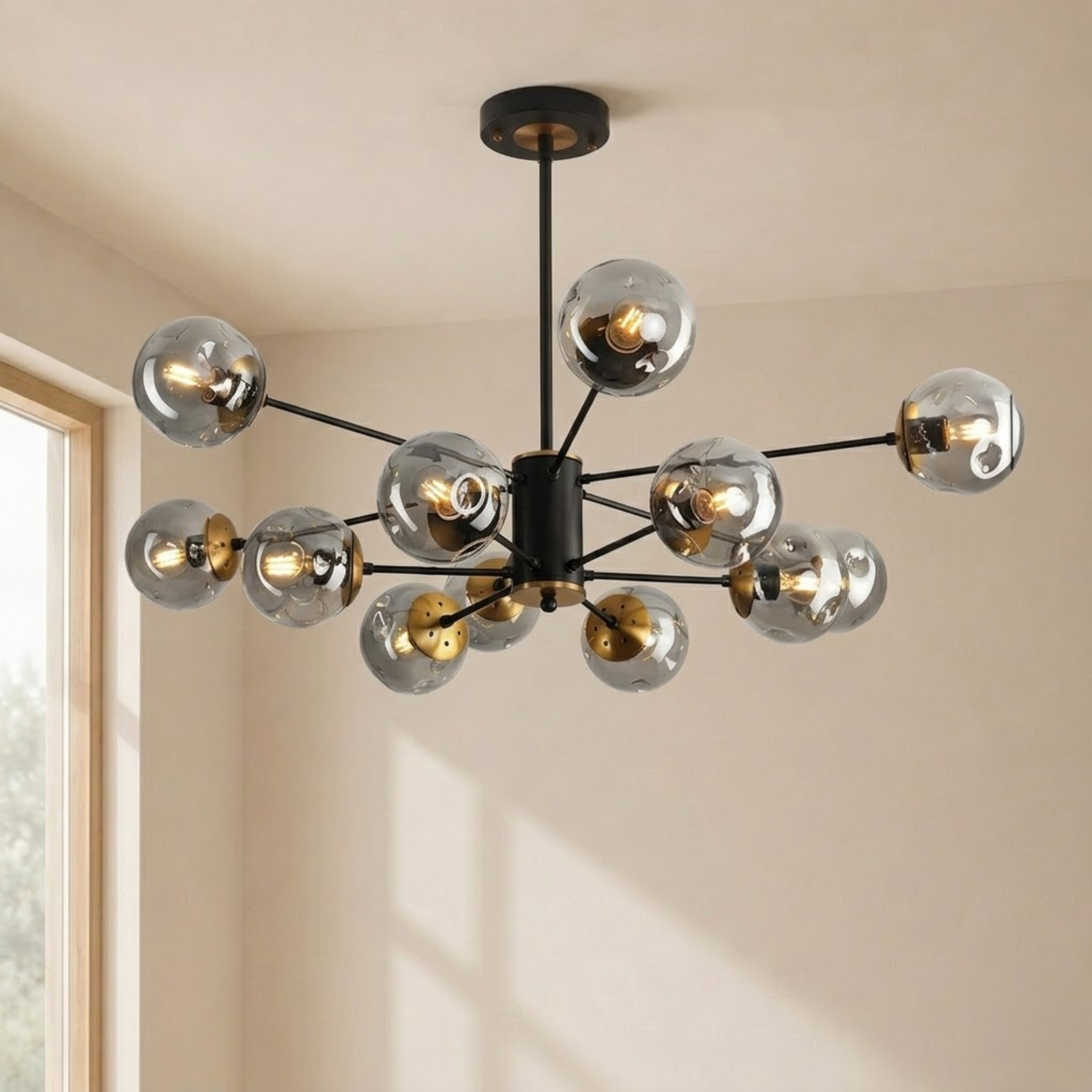 Lampadario sputnik nero mid century con globi in vetro fumé