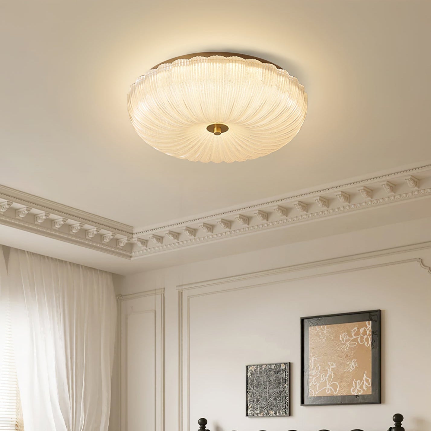 Plafoniera a soffitto a cupola in vetro rigato ambra smerlato e scanalato