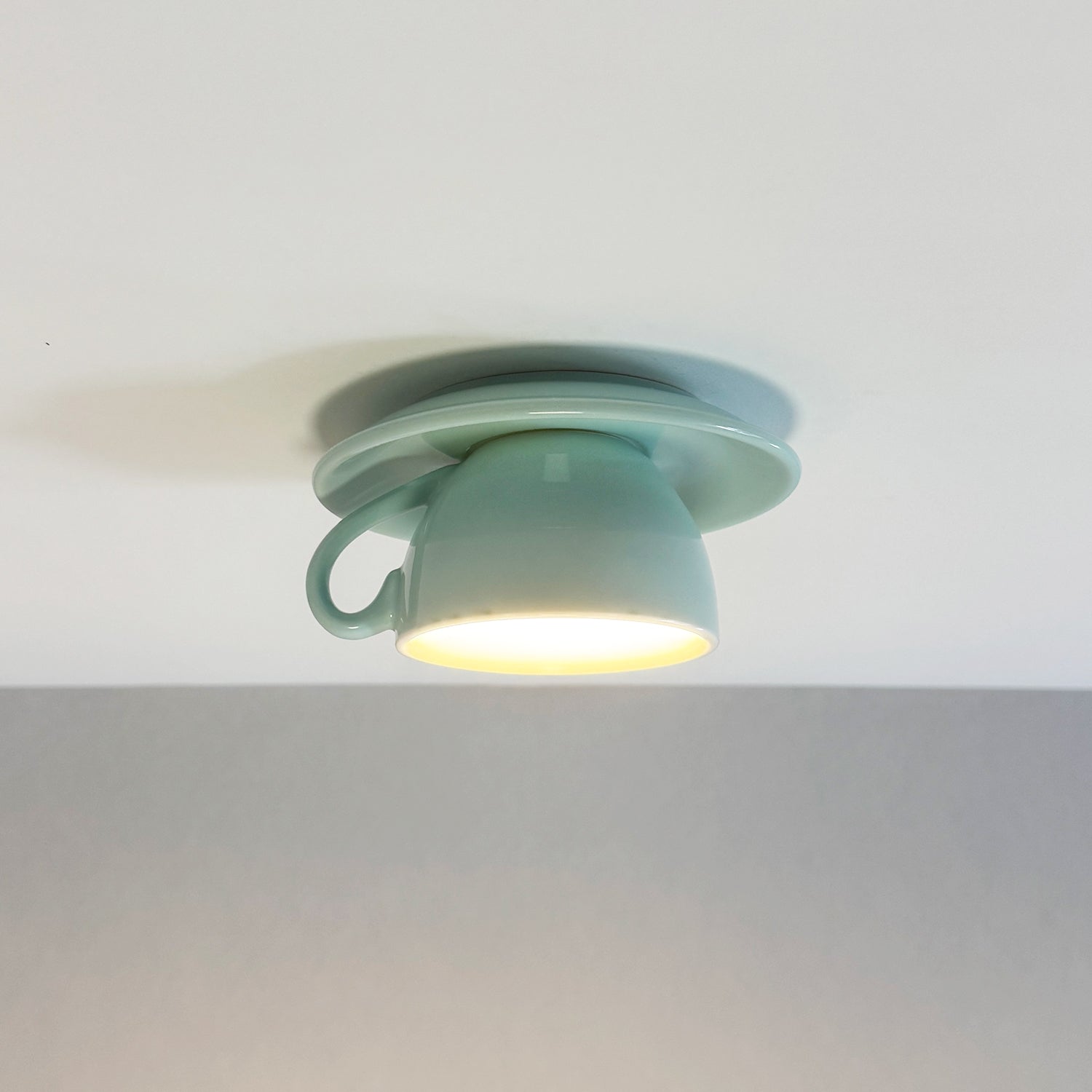 Plafoniera a soffitto in ceramica a forma di tazzina da caffè, colorata