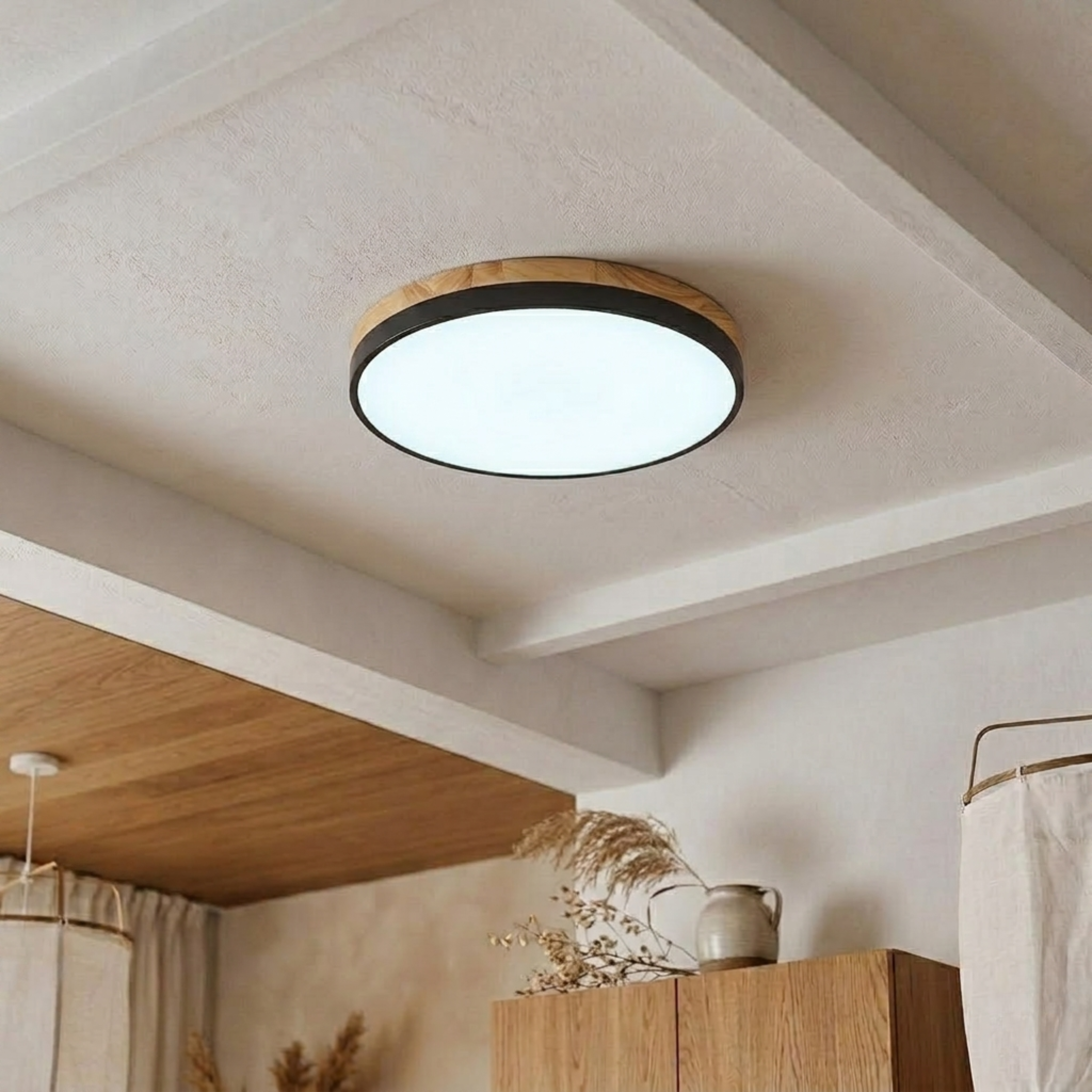 Plafoniera a soffitto rotonda con bordo in legno
