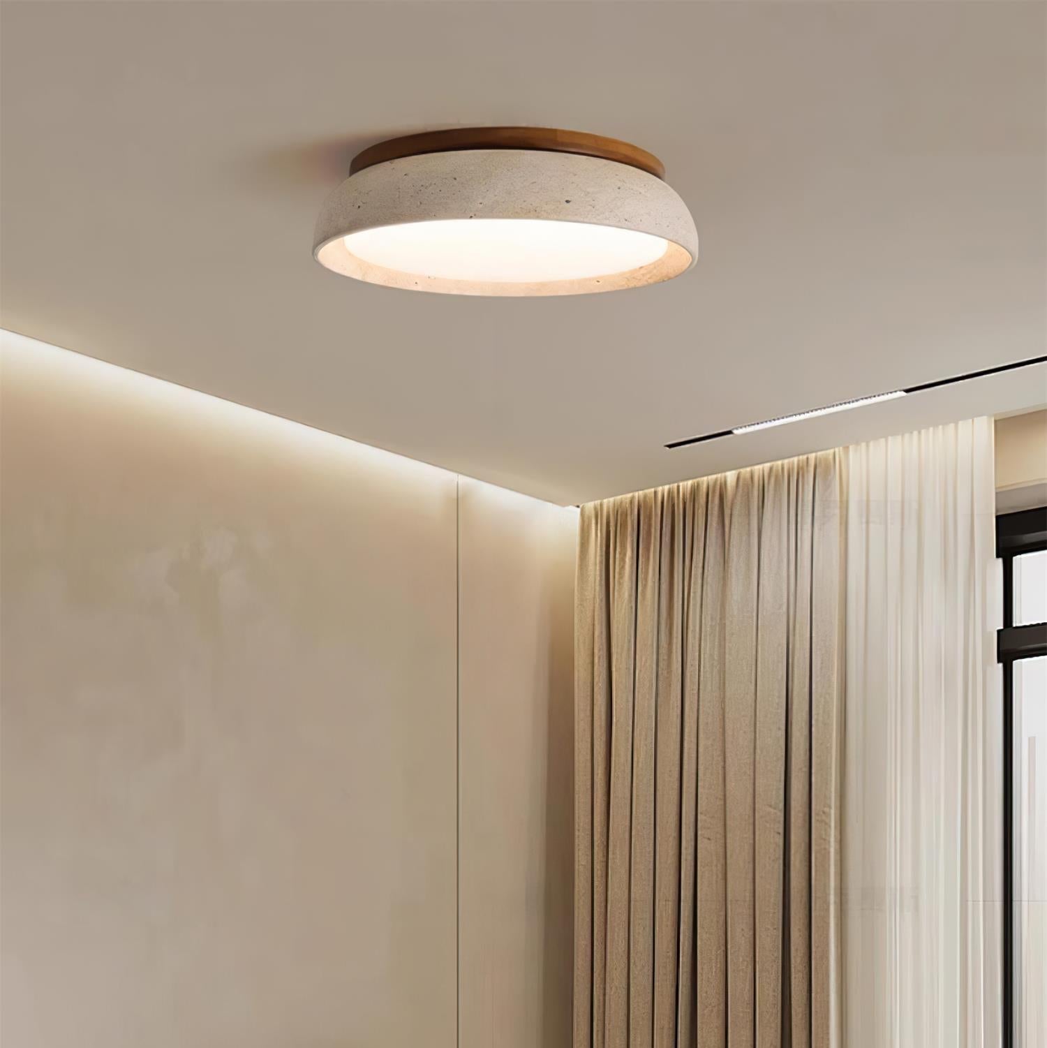 Plafoniera a soffitto rotonda in travertino e legno stile japandi wabi sabi
