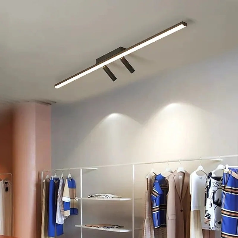 Plafoniera LED lineare nera a soffitto con faretti orientabili, stile minimalista