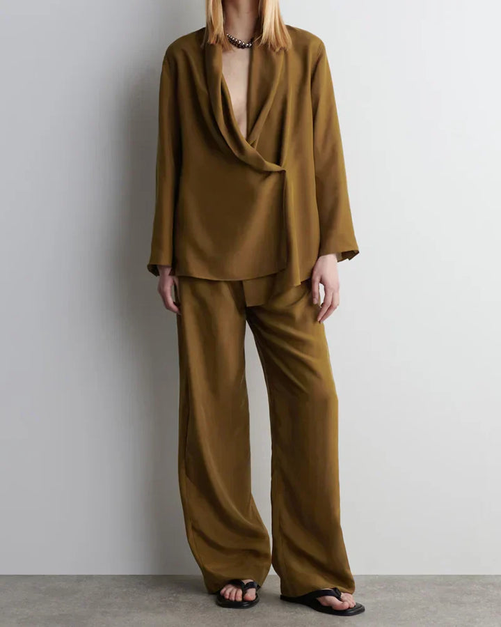 Cristina | Completo dalla linea pulita