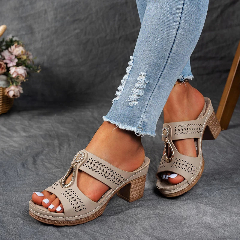 Albina | Sandali con zeppa e cristallo