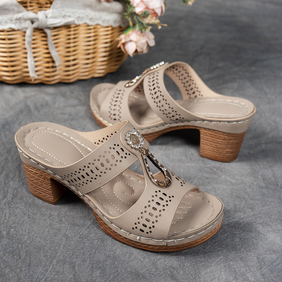 Nives | Sandali con tacco e dettaglio strass