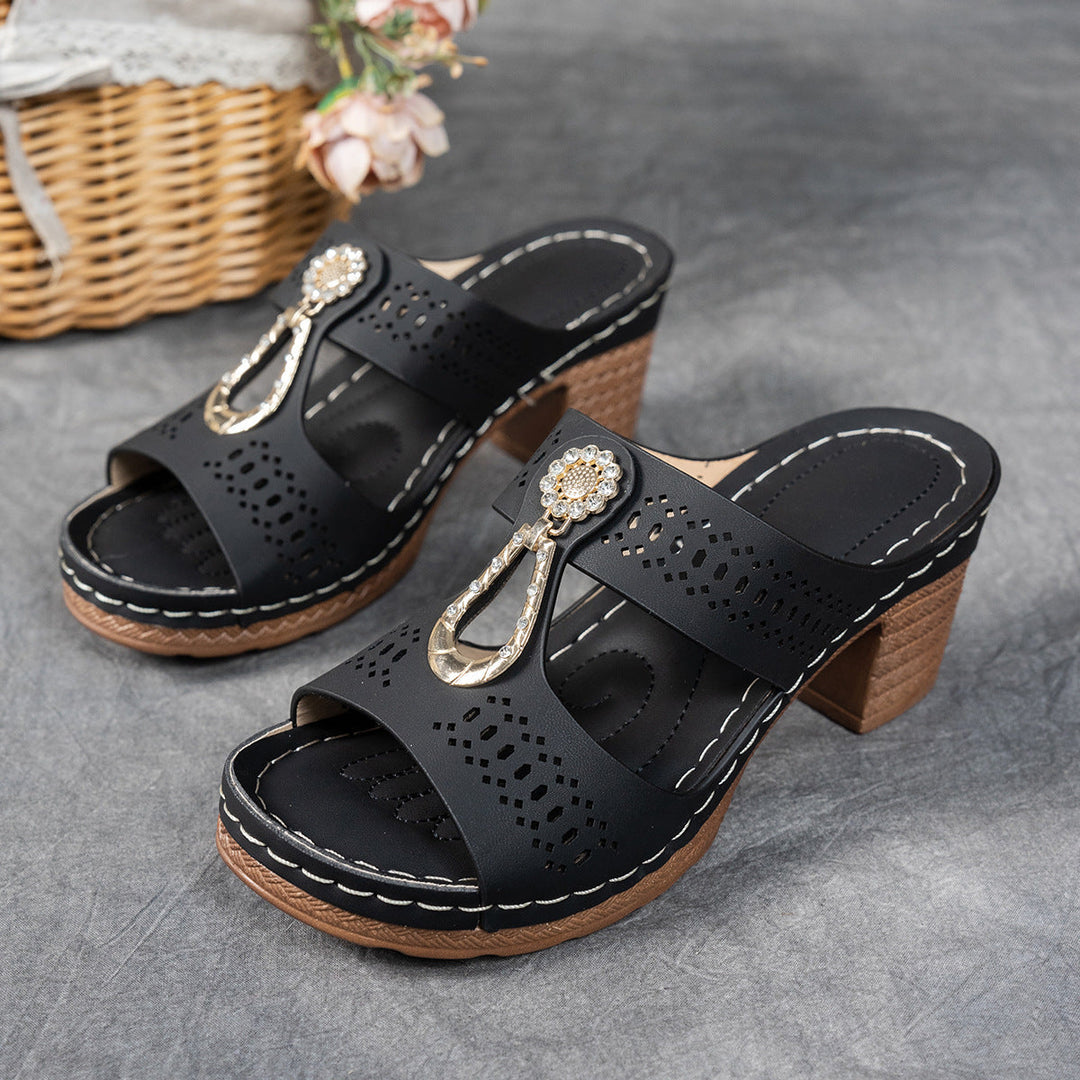 Nives | Sandali con tacco e dettaglio strass