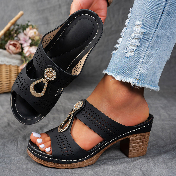 Nives | Sandali con tacco e dettaglio strass