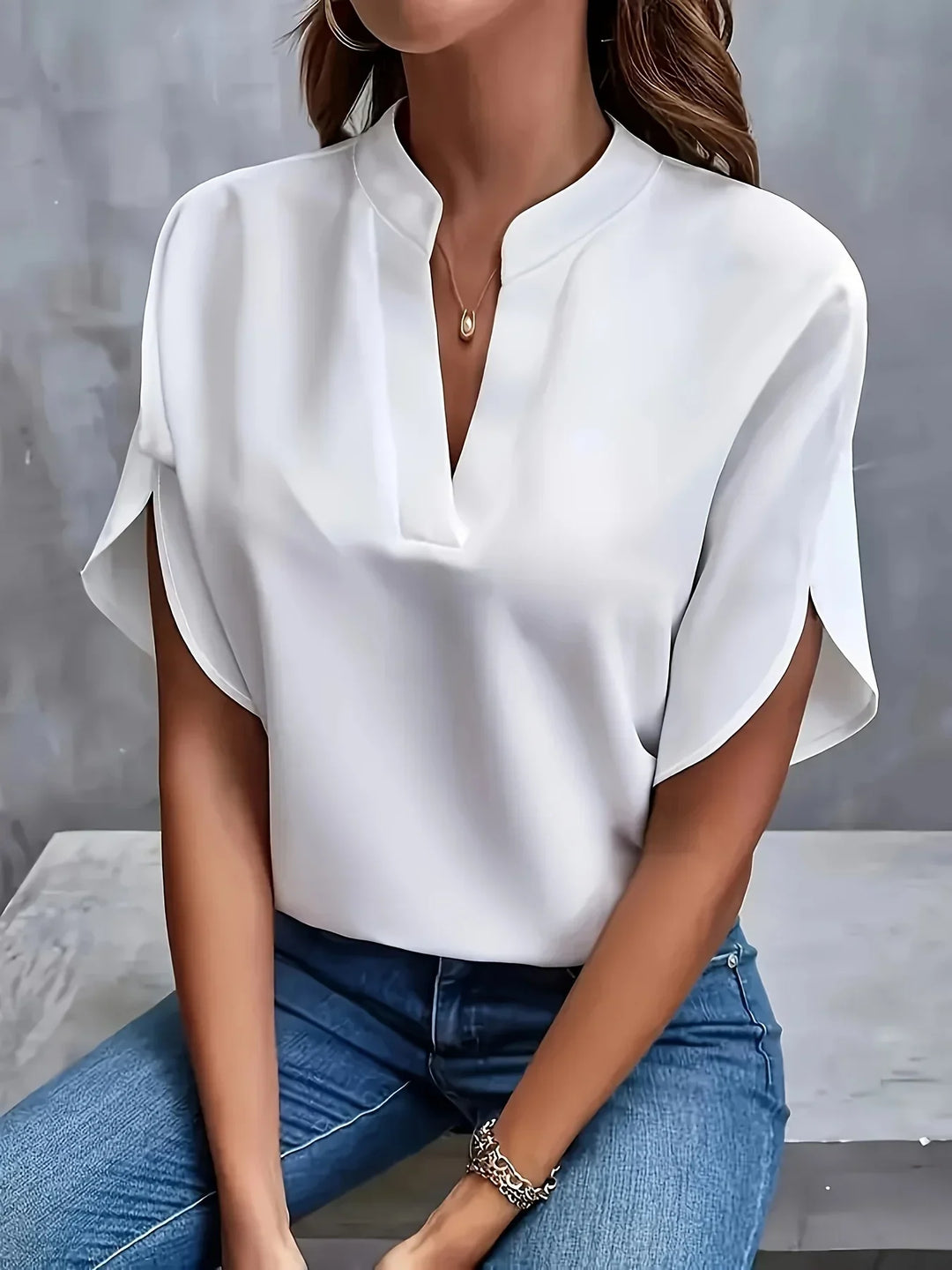 Romina | Blusa in lino con scollo a V