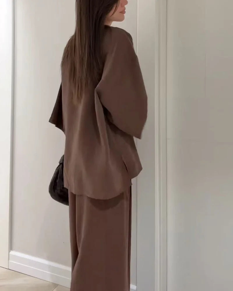Olivia | Completo con scollo a V e gamba larga