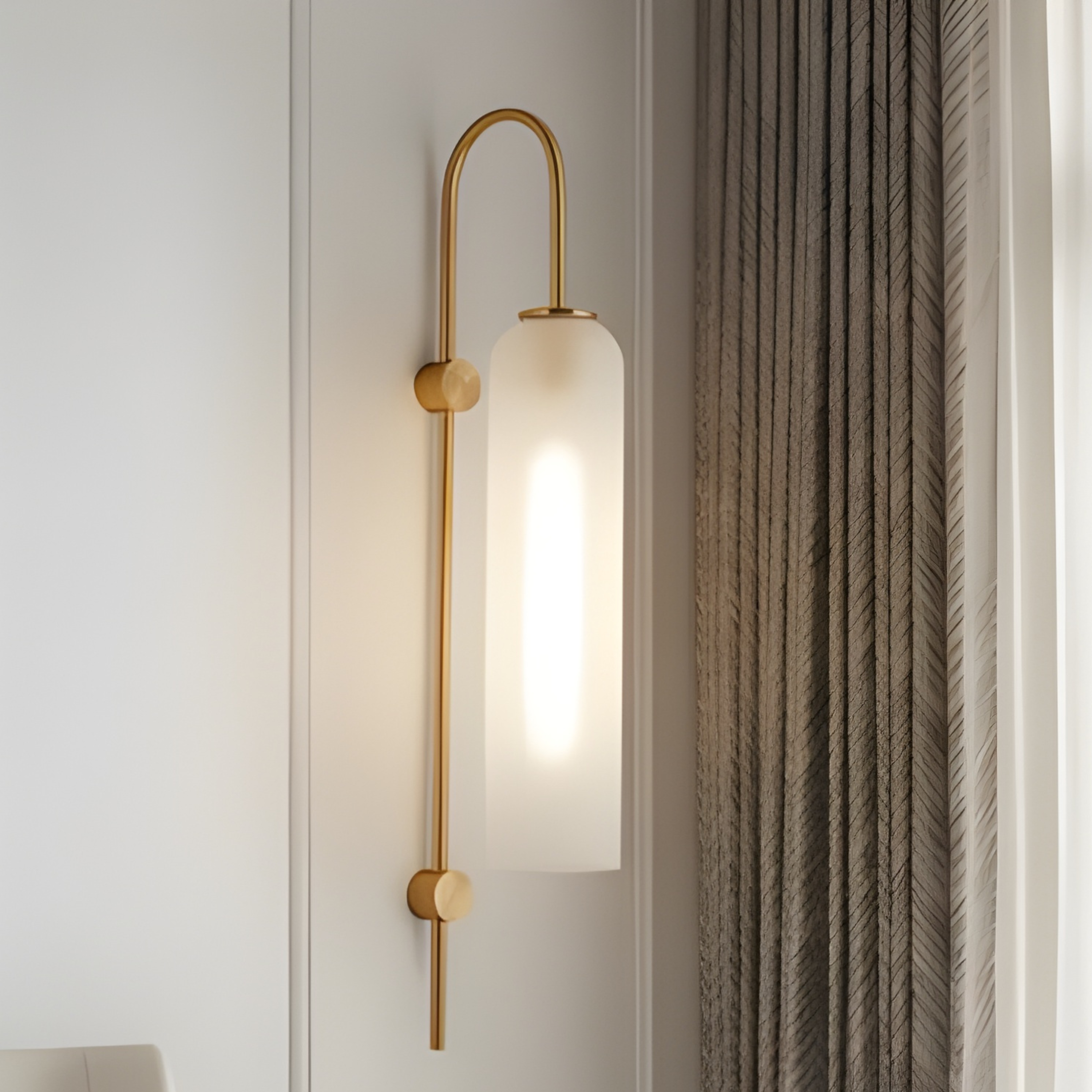 Applique ad arco color ottone con cilindro in vetro testurizzato, lampada da parete da interni