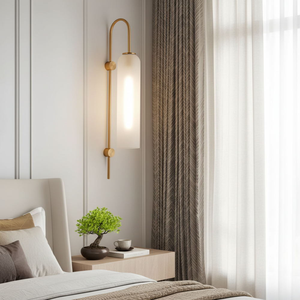 Applique ad arco color ottone con cilindro in vetro testurizzato, lampada da parete da interni