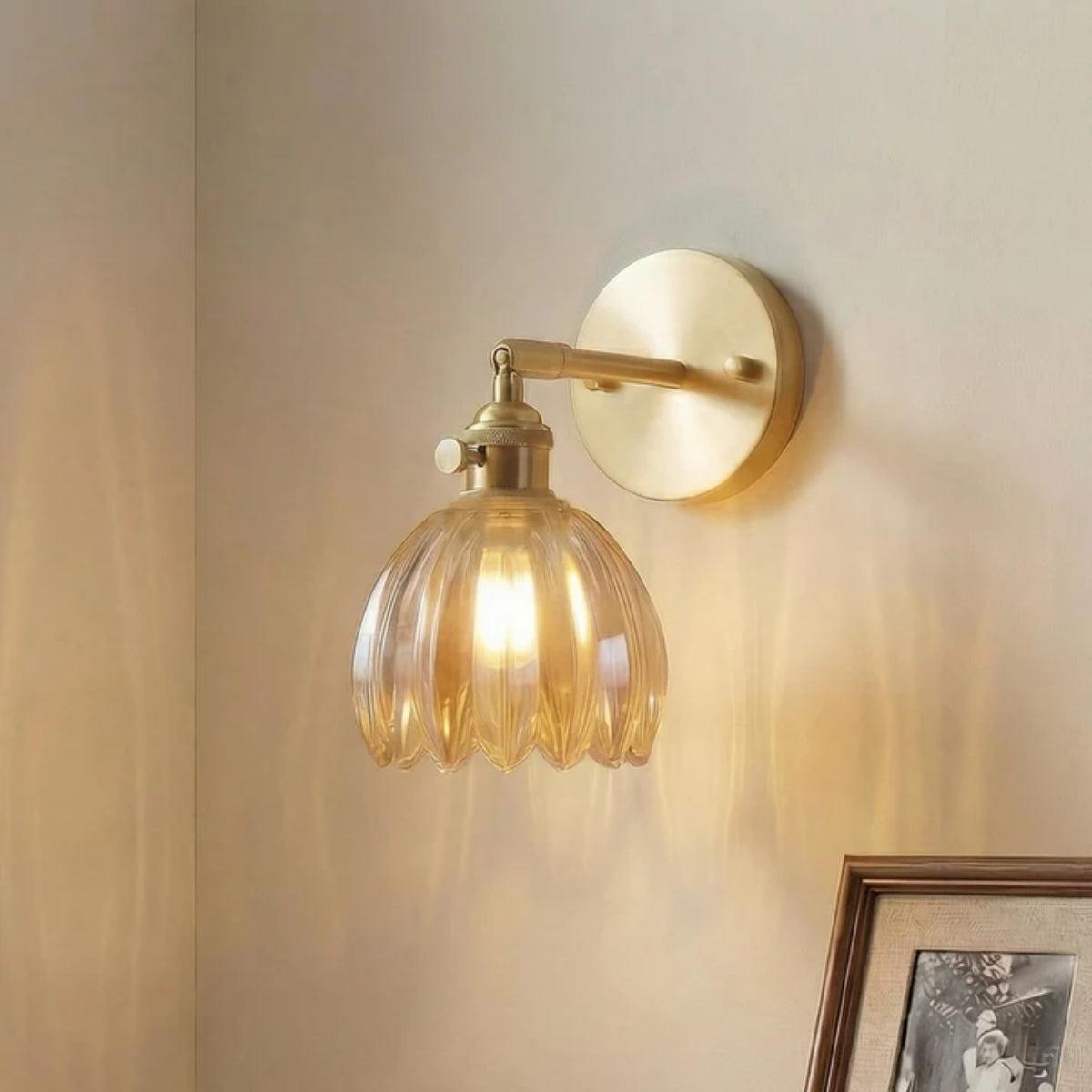 Applique decorativa retrò a forma di tulipano con luce regolabile