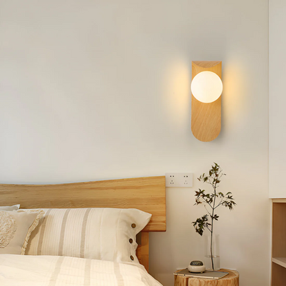 Applique japandi in legno con paralume a globo rotondo, lampada da parete LED