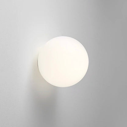 Applique LED moderna con globo in vetro satinato