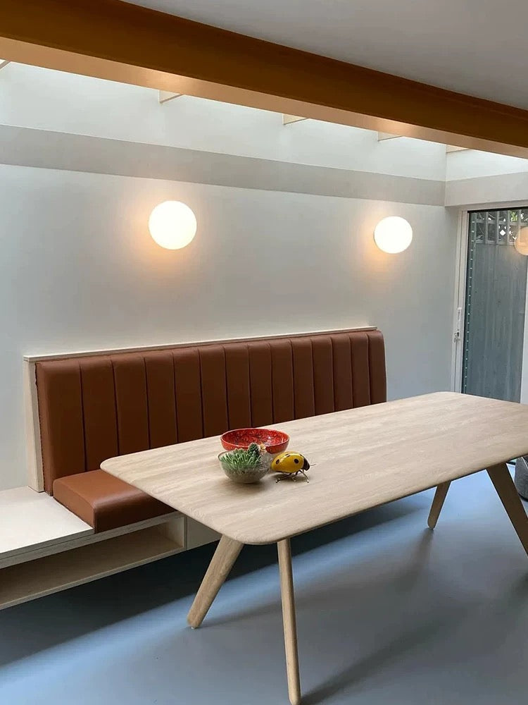 Applique LED moderna con globo in vetro satinato