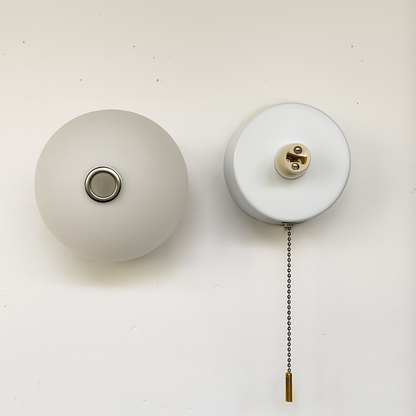 Applique LED nordica con globo in vetro satinato e cordicella