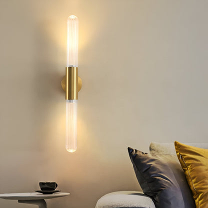Applique LED verticale nordica in vetro rigato e ottone anticato