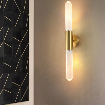 Applique LED verticale nordica in vetro rigato e ottone anticato