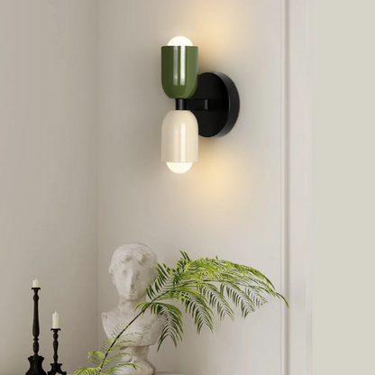 Applique mid century a due luci in metallo cilindrico, lampada da parete colorata