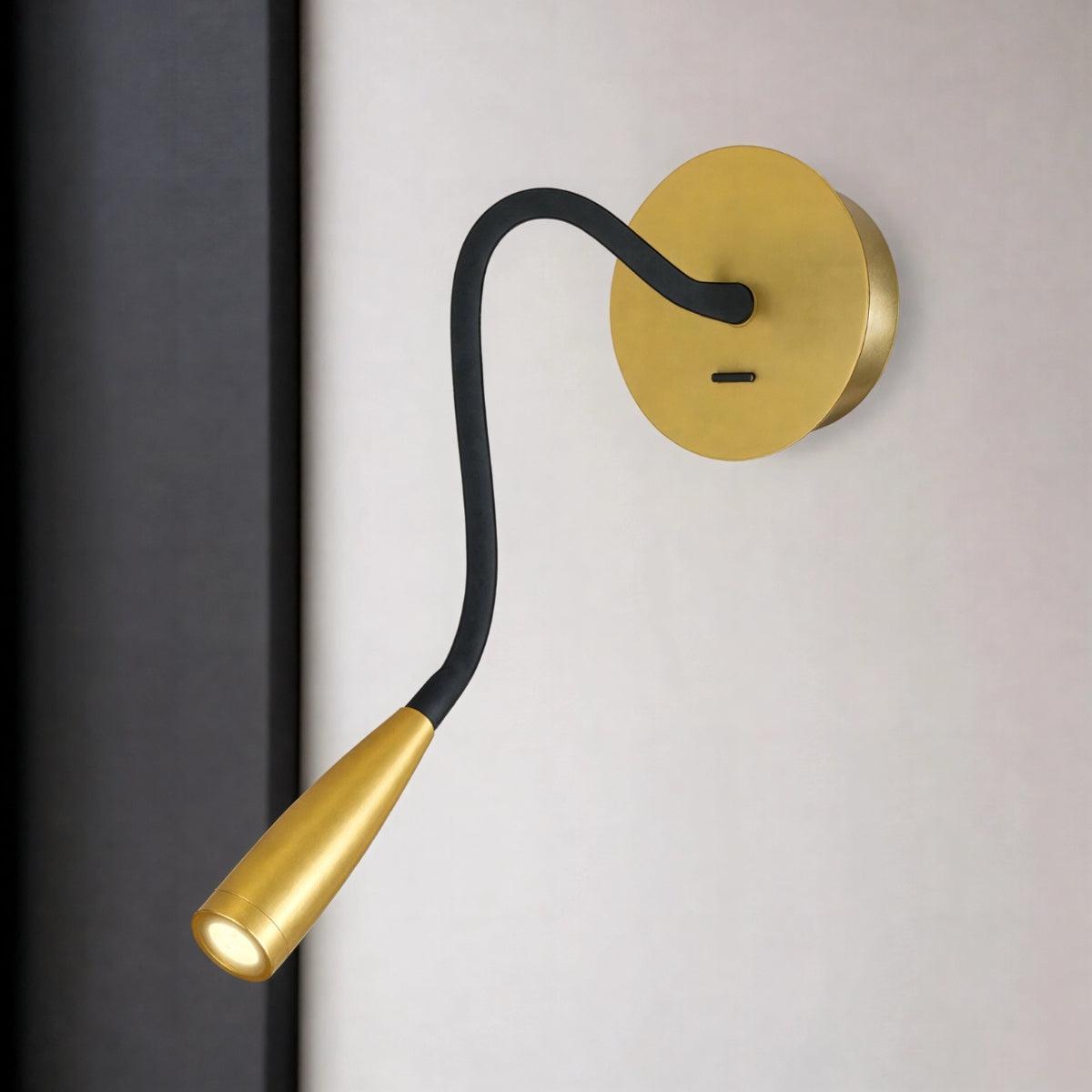 Applique moderna da lettura con braccio flessibile per camera da letto