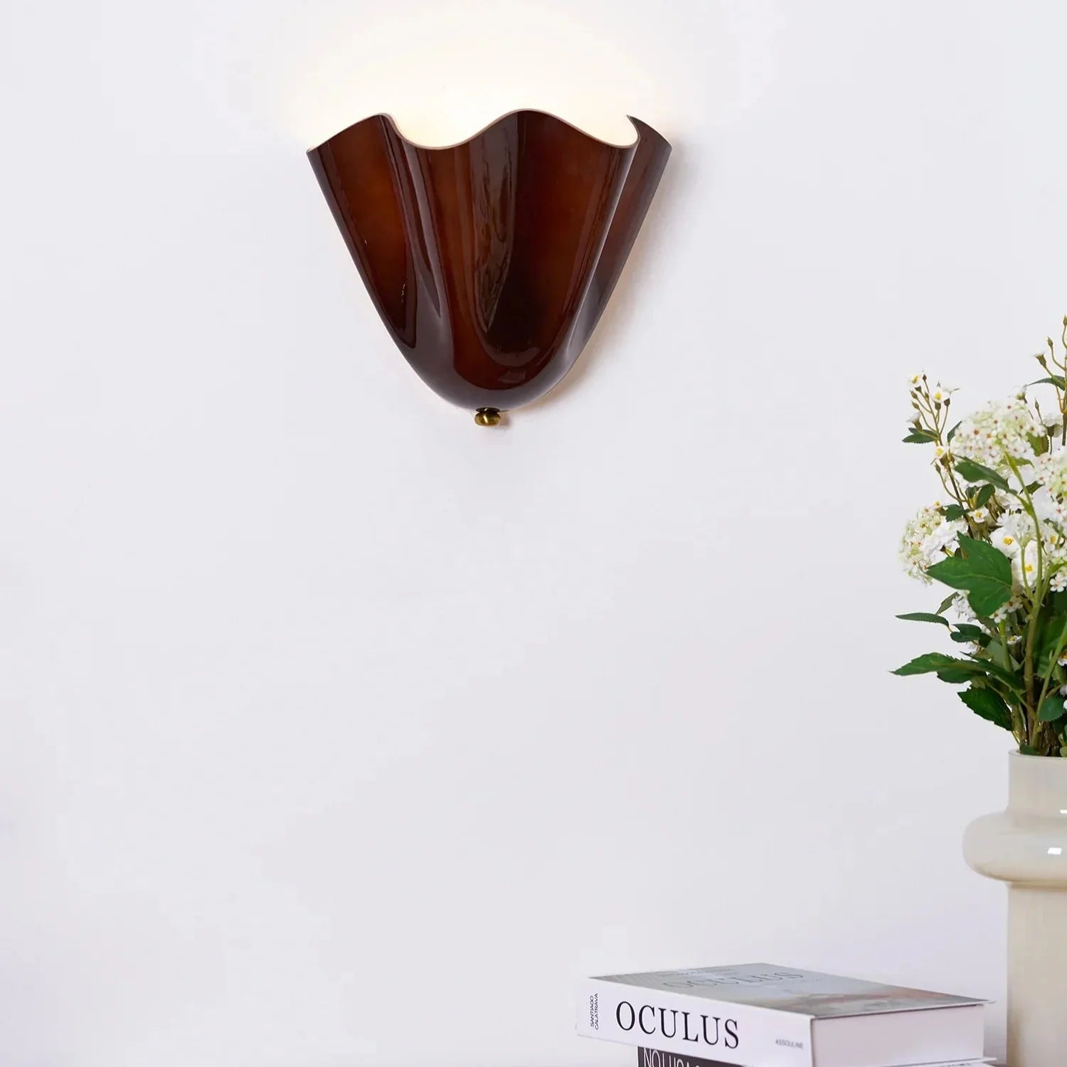 Applique vintage in vetro a conchiglia con bordo smerlato, lampada da parete E14