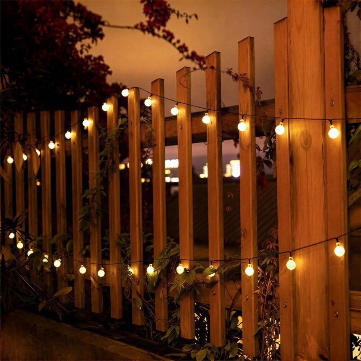 Catena luminosa solare da giardino con lampadine sferiche