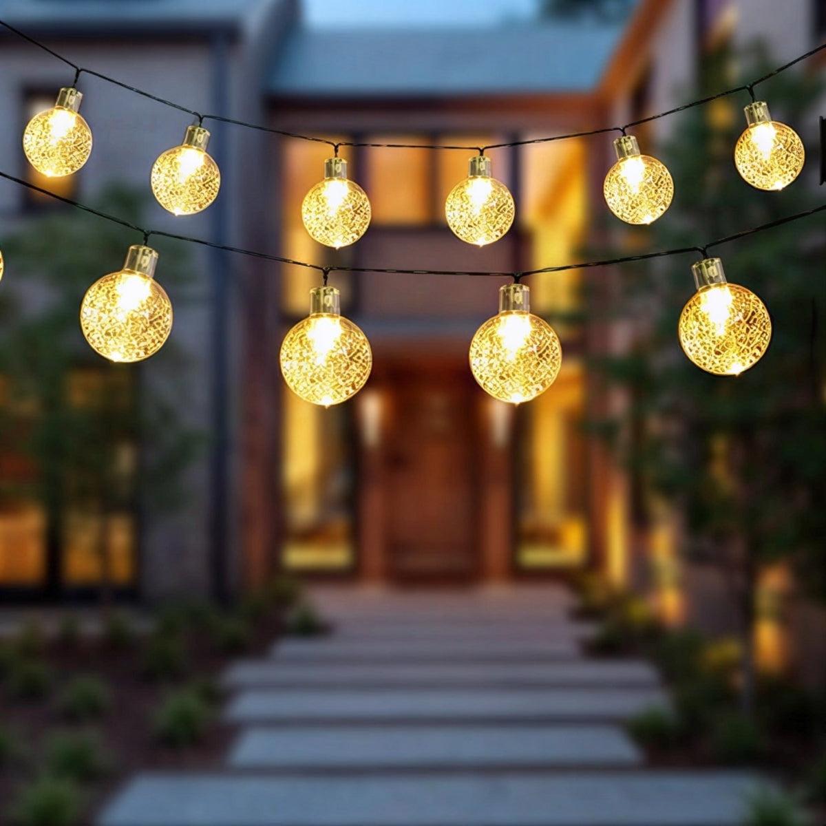 Catena luminosa solare da giardino con lampadine sferiche