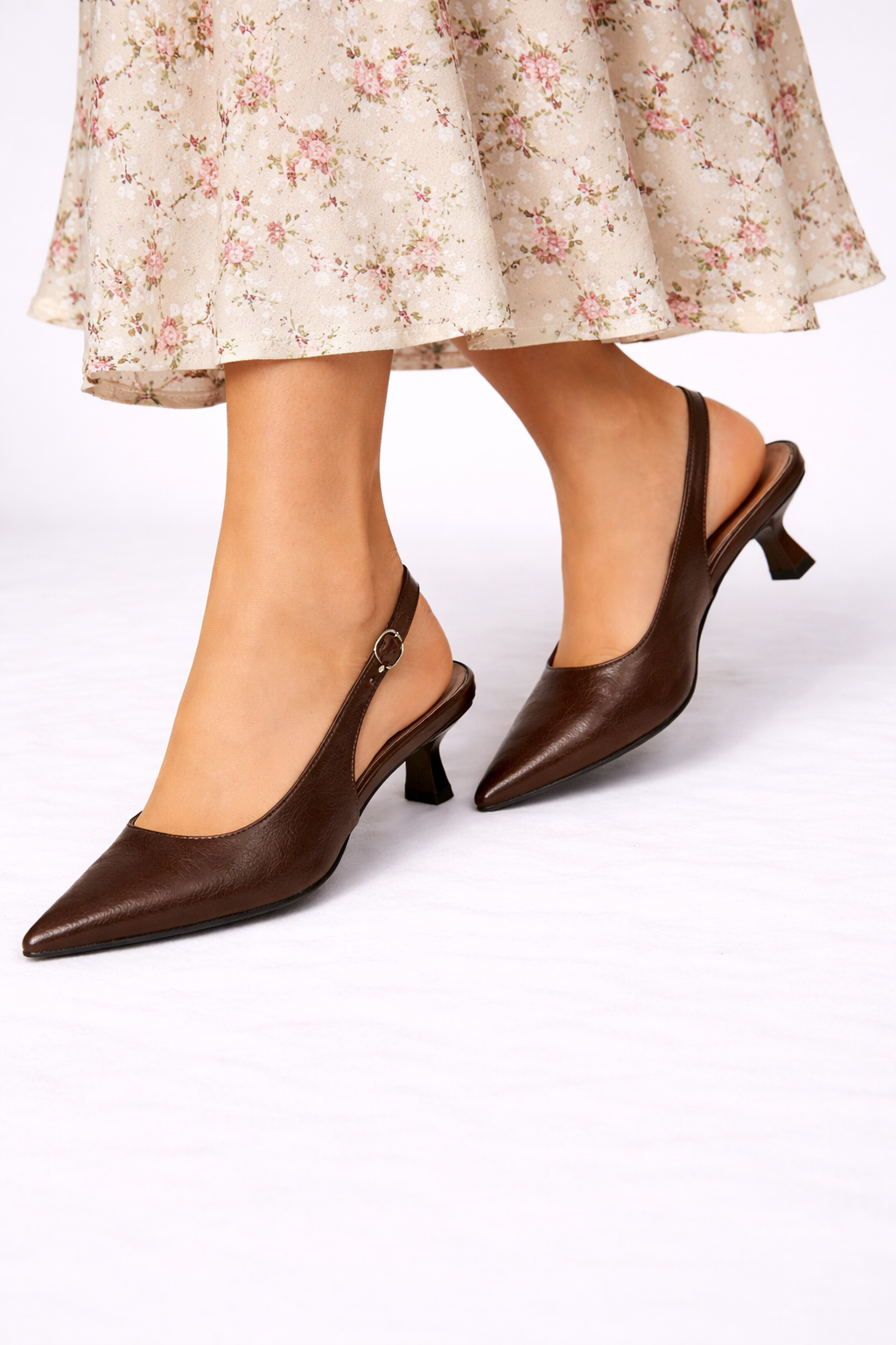 Cosima slingback donna a punta con tacco basso svasato e finitura lucida, foto 10