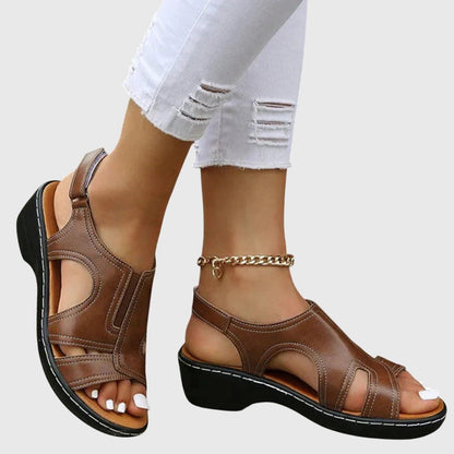 Domizia sandali donna con tagli laterali e cinturino a strappo, foto 1
